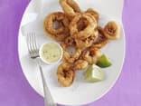 Calamari fritti mit leckerer Koriander-Aioli - Das Rezept für die frittierten Tintenfisch-Ringe finden Sie bei uns