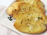 Geröstetes Brot mit Knoblauchbutter