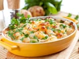 Geschichtete Kartoffeln mit Käse überbacken