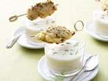 Spargelcremesuppe mit Perlhuhn-Erdnussspieß