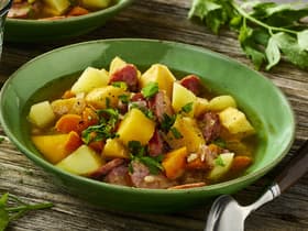 Steckrübeneintopf mit Mettwurst 