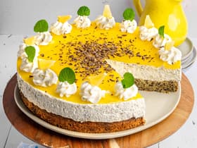 Schmand-Mohntorte mit Zitronenspiegel