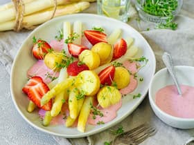 Spargel mit Erdbeer-Chilisauce 