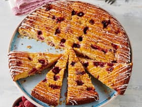 Glutenfreier Apfel-Himbeerkuchen 