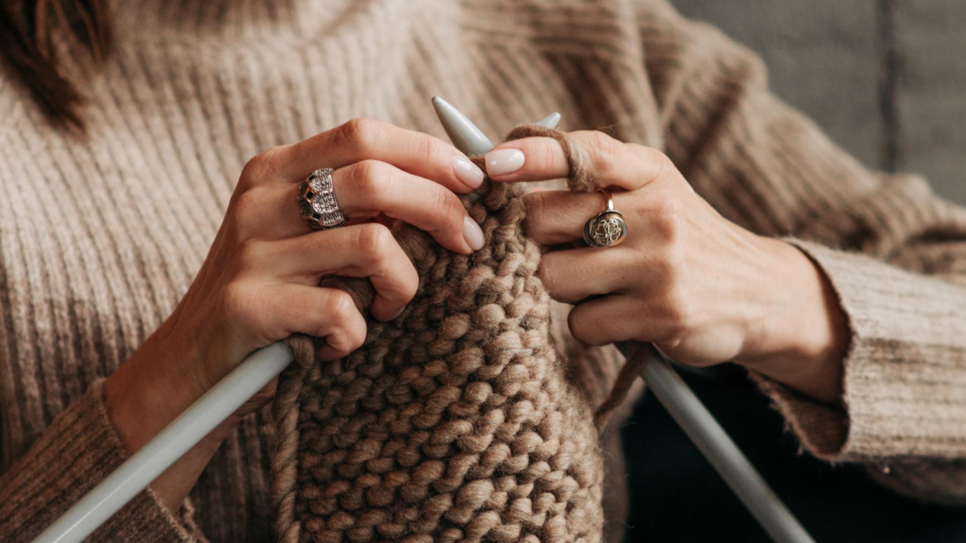 Rechte und linke Maschen stricken