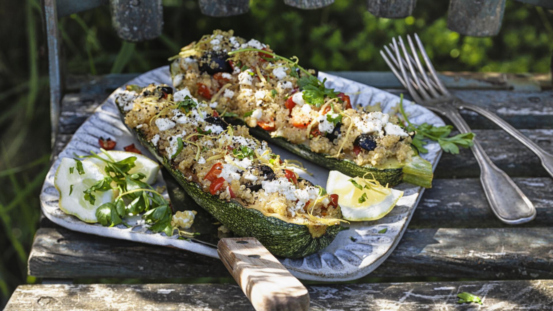 Rezept für gefüllte Zucchini mit Feta vom Grill