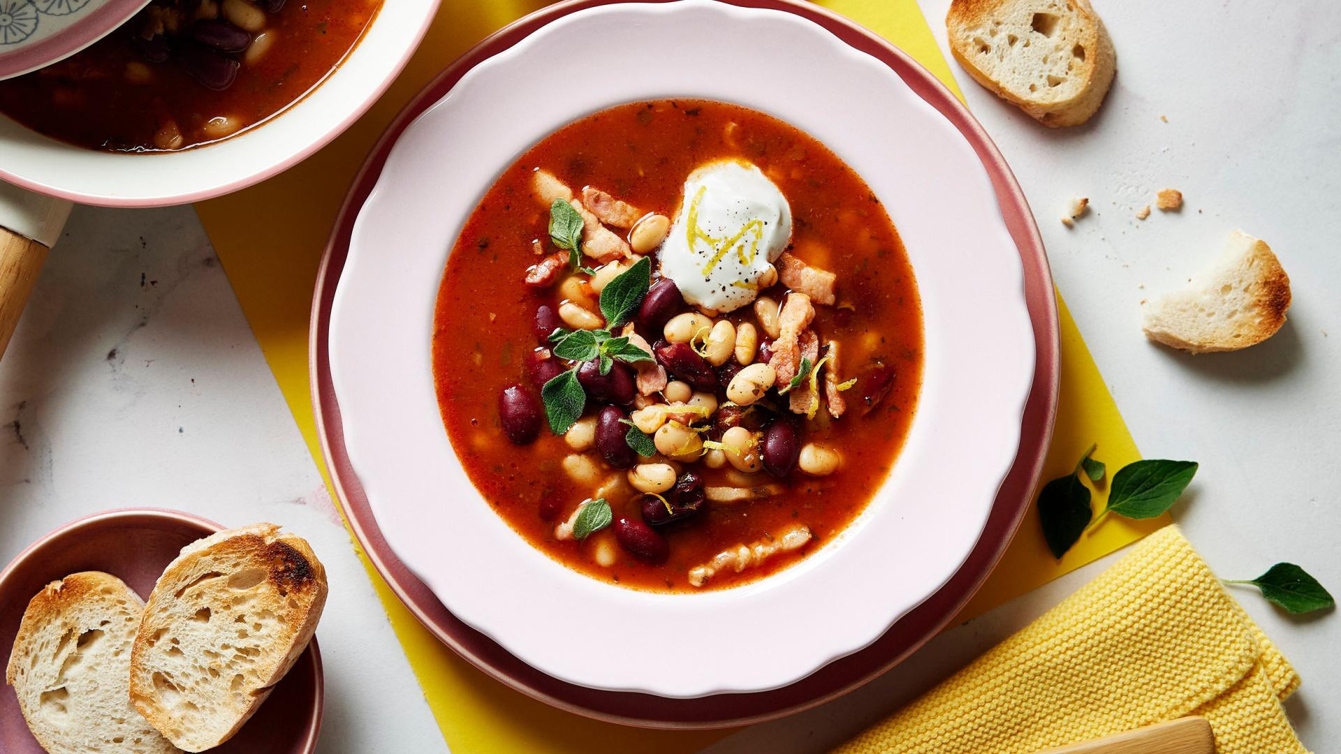 Bohnensuppe mit Speck und Tomaten Bohnensuppe mit Speck und Tomaten