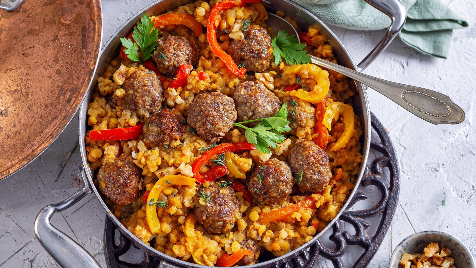 Linsen-One-Pot mit Walnuss-Hackbällchen Linsen-One-Pot mit Walnuss-Hackbällchen