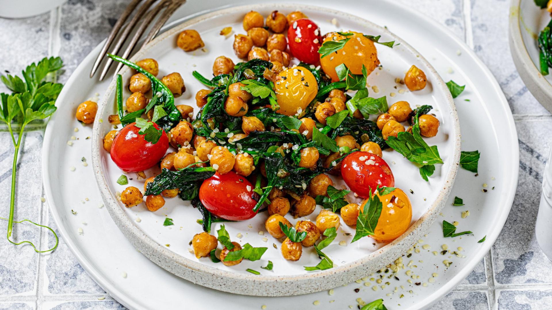Kichererbsen-Pfanne mit Spinat & Tomaten