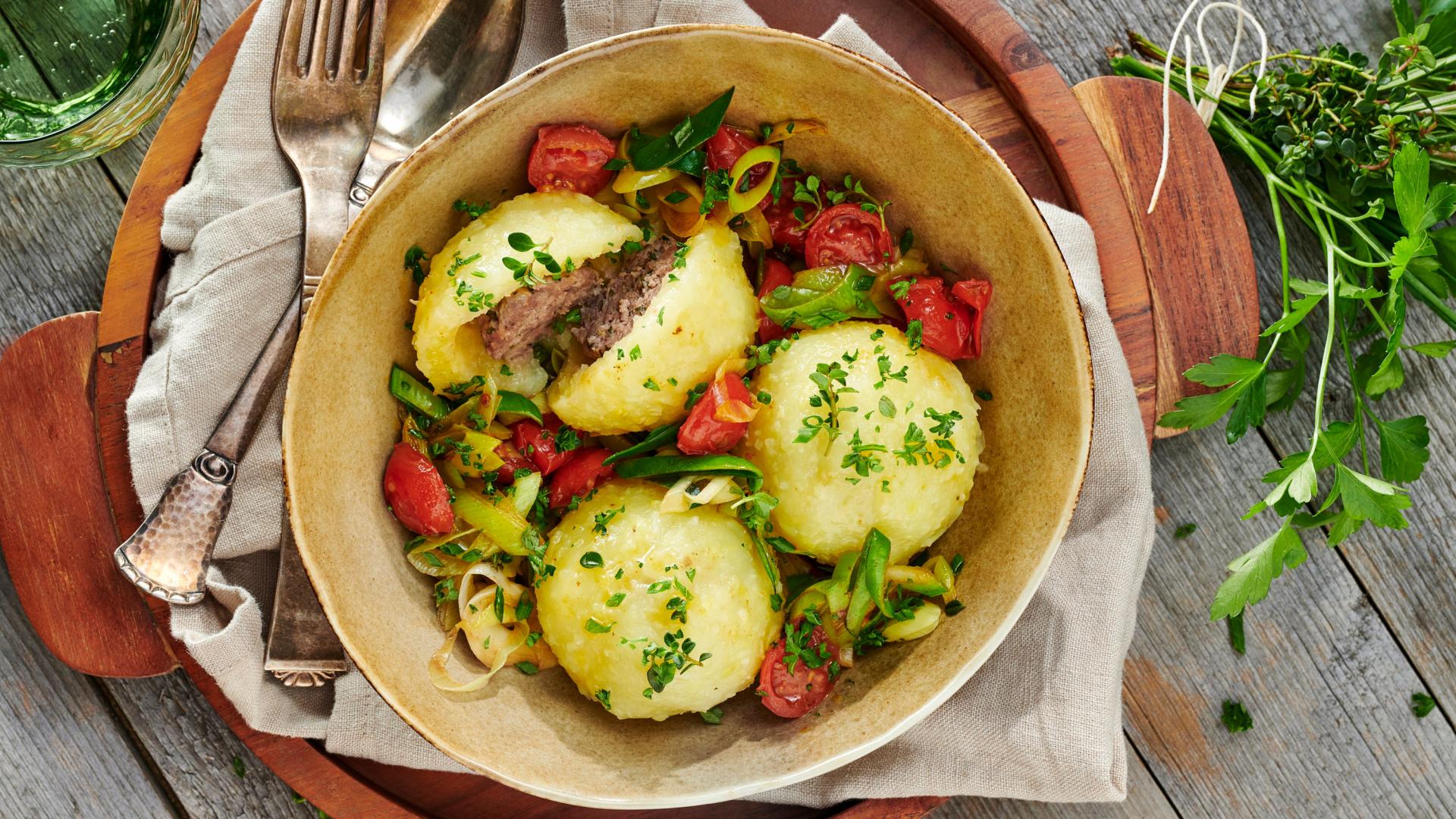Schnelle Kartoffelknödel mit Hackfleischfüllung