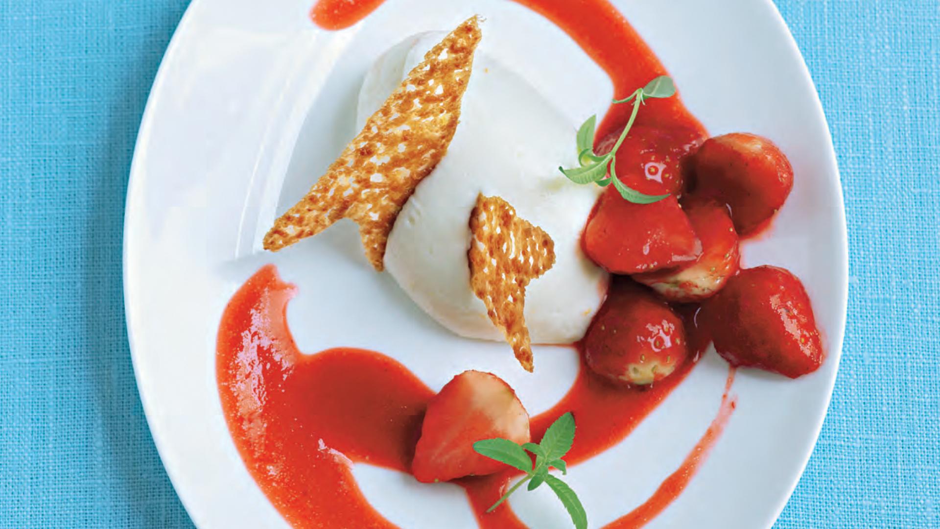 Buttermilch-Mousse mit Erdbeeren Buttermilch-Mousse mit Erdbeeren