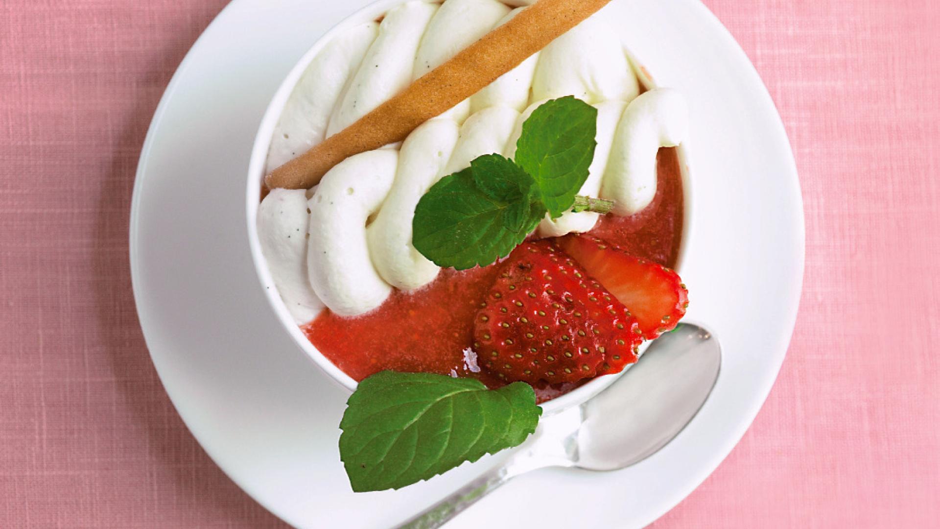 Erdbeer-Cappuccino nach Cornelia Poletto