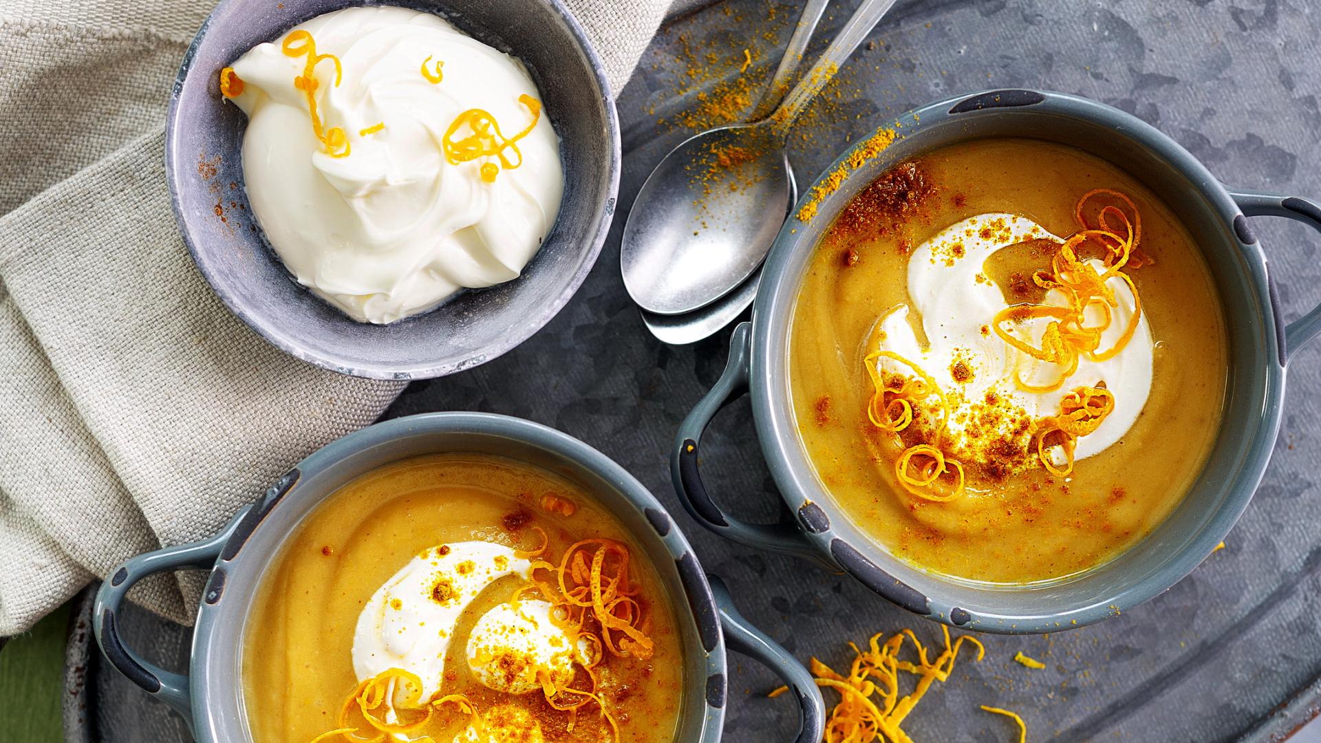 Butternut-Maronen-Suppe mit Curry, Apfel und Orange