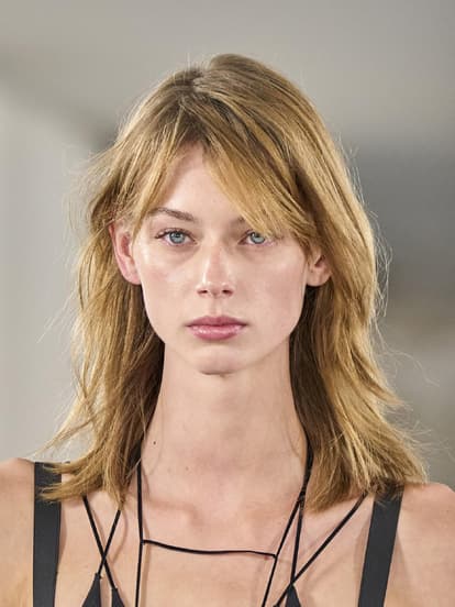 Frecher Stufenschnitt mittellanges Haar