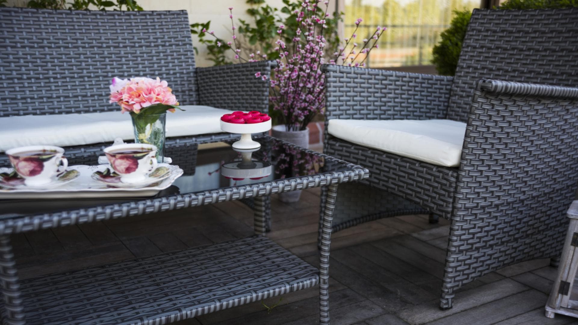 Rattanmöbel reinigen: So strahlen sie wieder wie neu