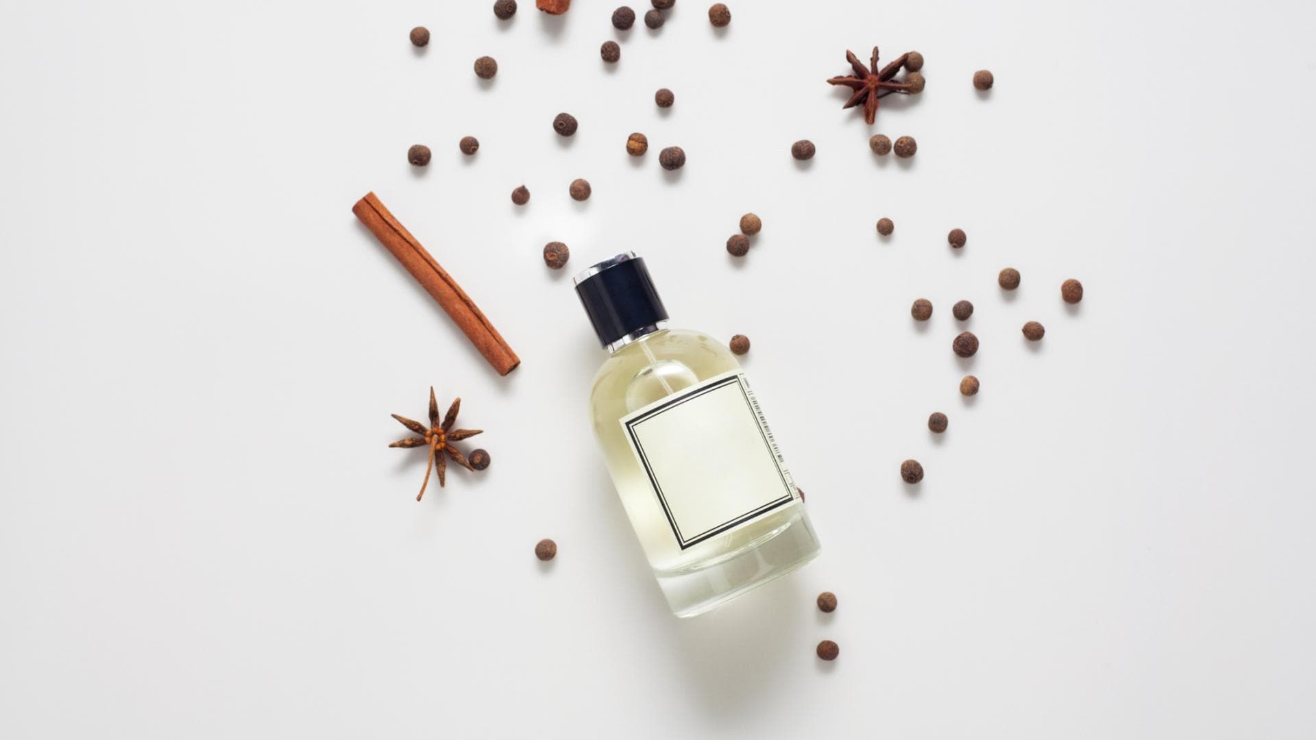 Parfums mit Zimt, die nach Herbst duften