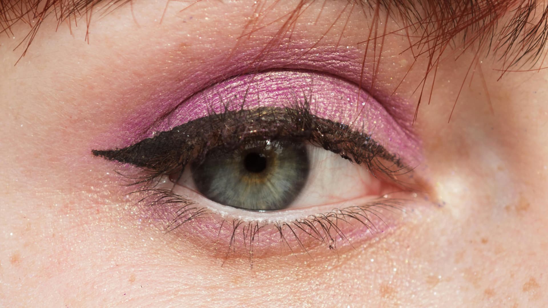 Der beste Eyeliner laut Stiftung Warentest