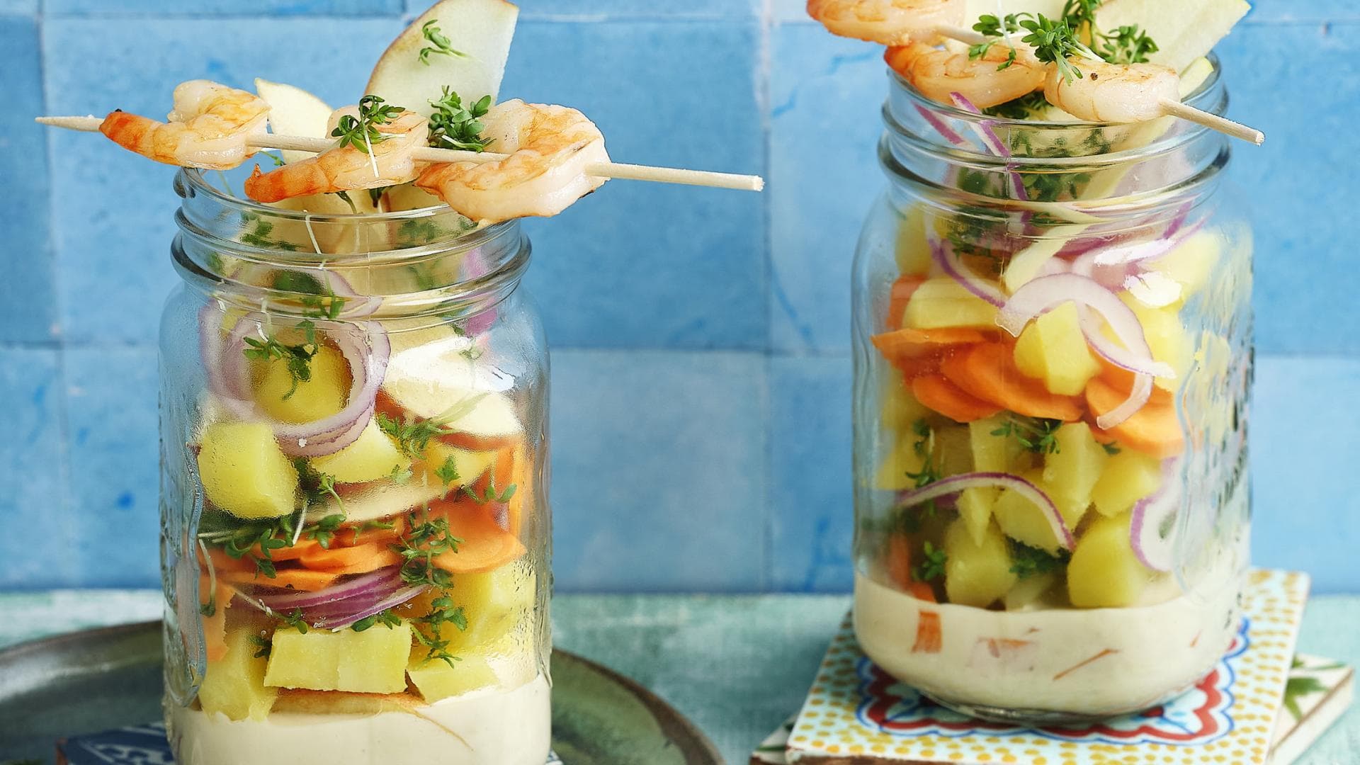 Kartoffel-Schichtsalat mit Garnelen Rezept Kartoffel-Schichtsalat mit Garnelen Rezept