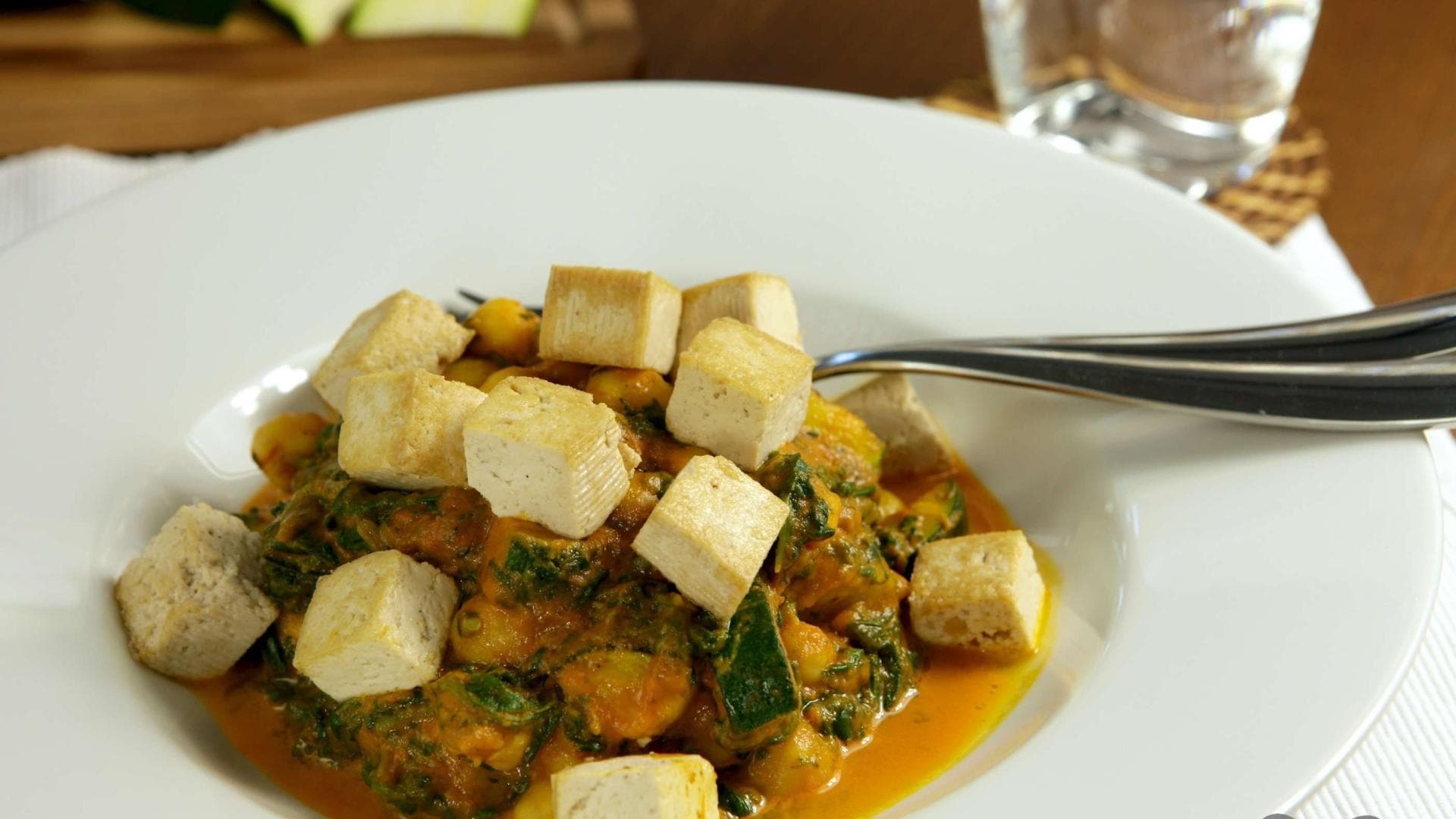 kichererbseneintopf mit kartoffeln und möhren