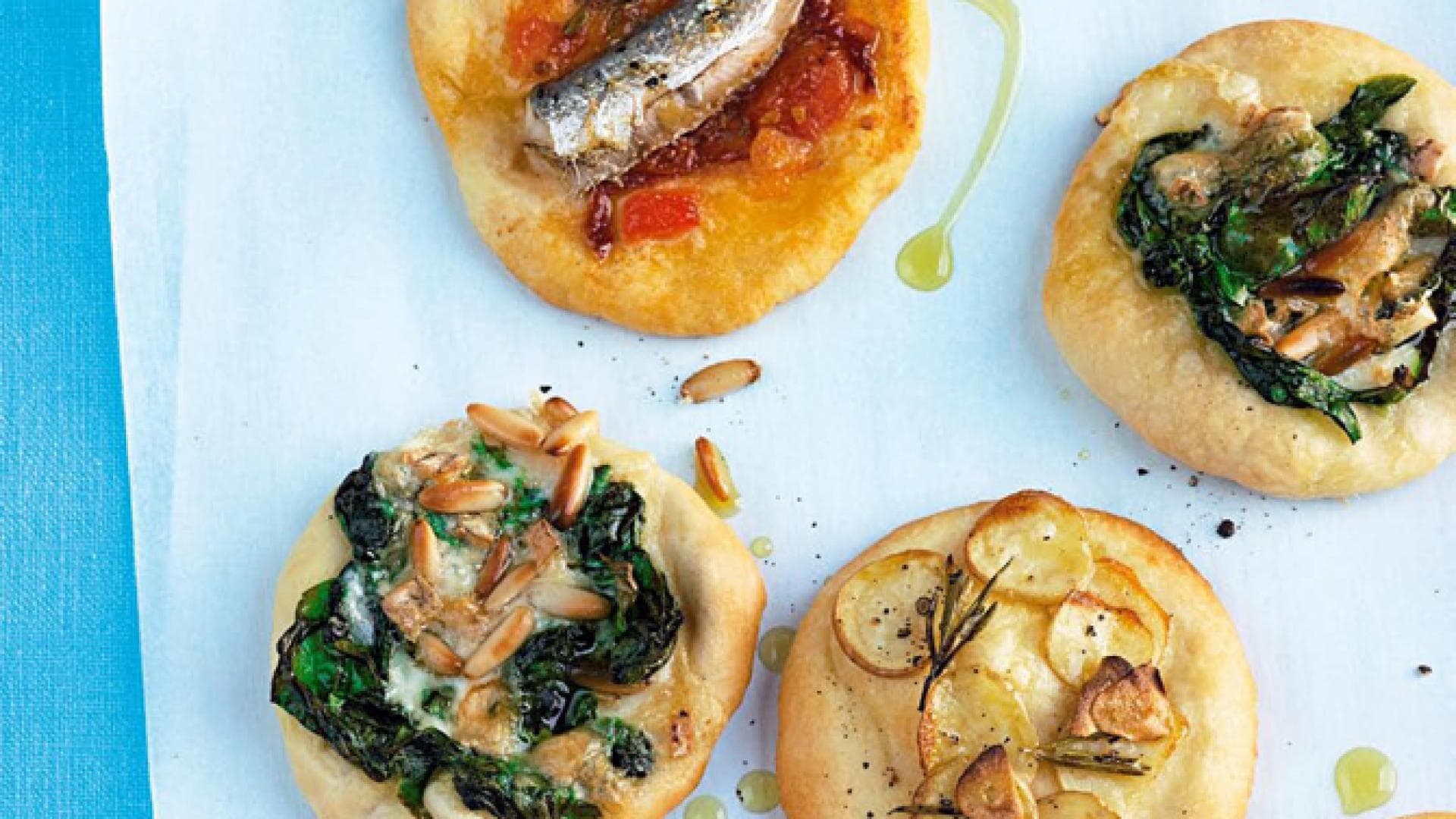 Pizzette Tricolore Belegt Mit Spinat Tomaten Und Kartoffeln